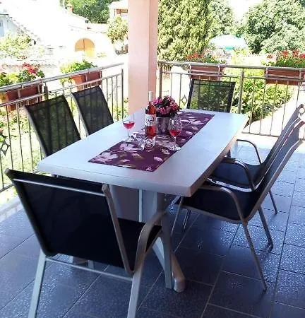 In With Terrace, Air Conditioning, Wifi, Washing Machine 3362-1 * Porec